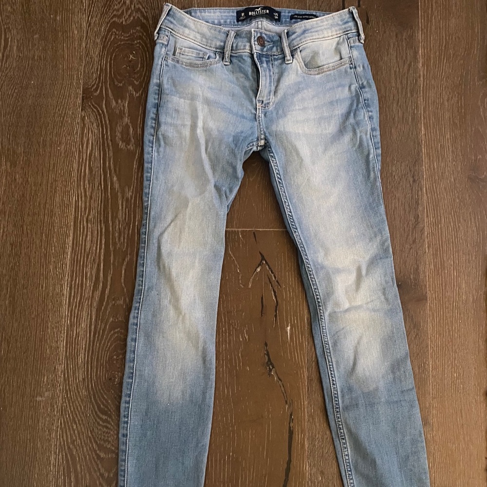 Hollister low rise super skinny jeans!!!